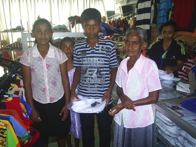 215-gayan_shirley-paul-shirley-moses_after-taking-the-cloths-with-grandmother-and-two-sisters