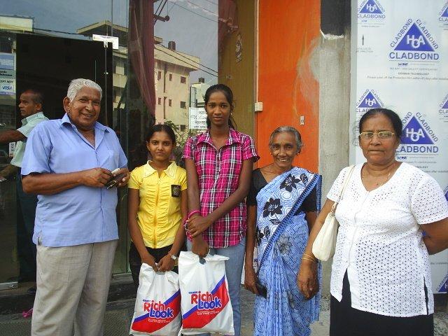 mr-mrs-gamage-maheshika-and-irehsa-grandmother-with-their-presents